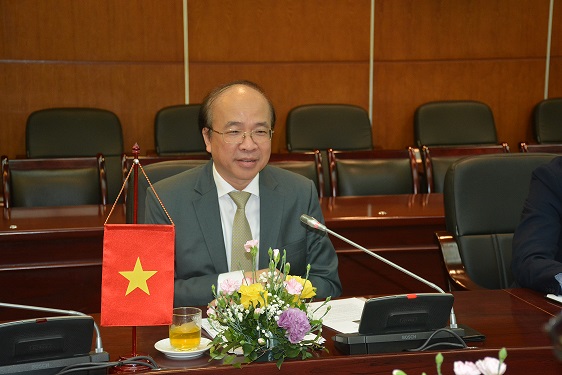 Hình ảnh: TS. Phan Chí Hiếu, Chủ tịch Viện Hàn lâm Khoa học xã hội Việt Nam tiếp Đại sứ Liên Bang Nga tại Việt Nam đến chào xã giao số 1