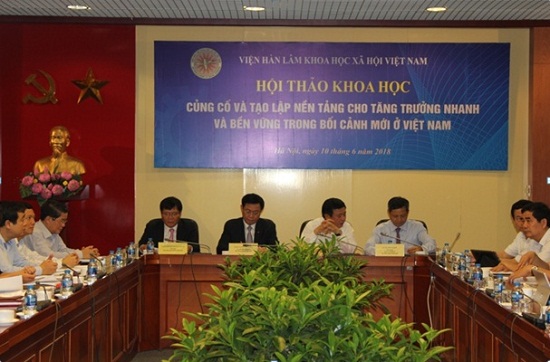 Hình ảnh: Hội thảo khoa học 'Củng cố và tạo lập nền tảng cho tăng trưởng nhanh và bền vững trong bối cảnh mới ở Việt Nam' số 2