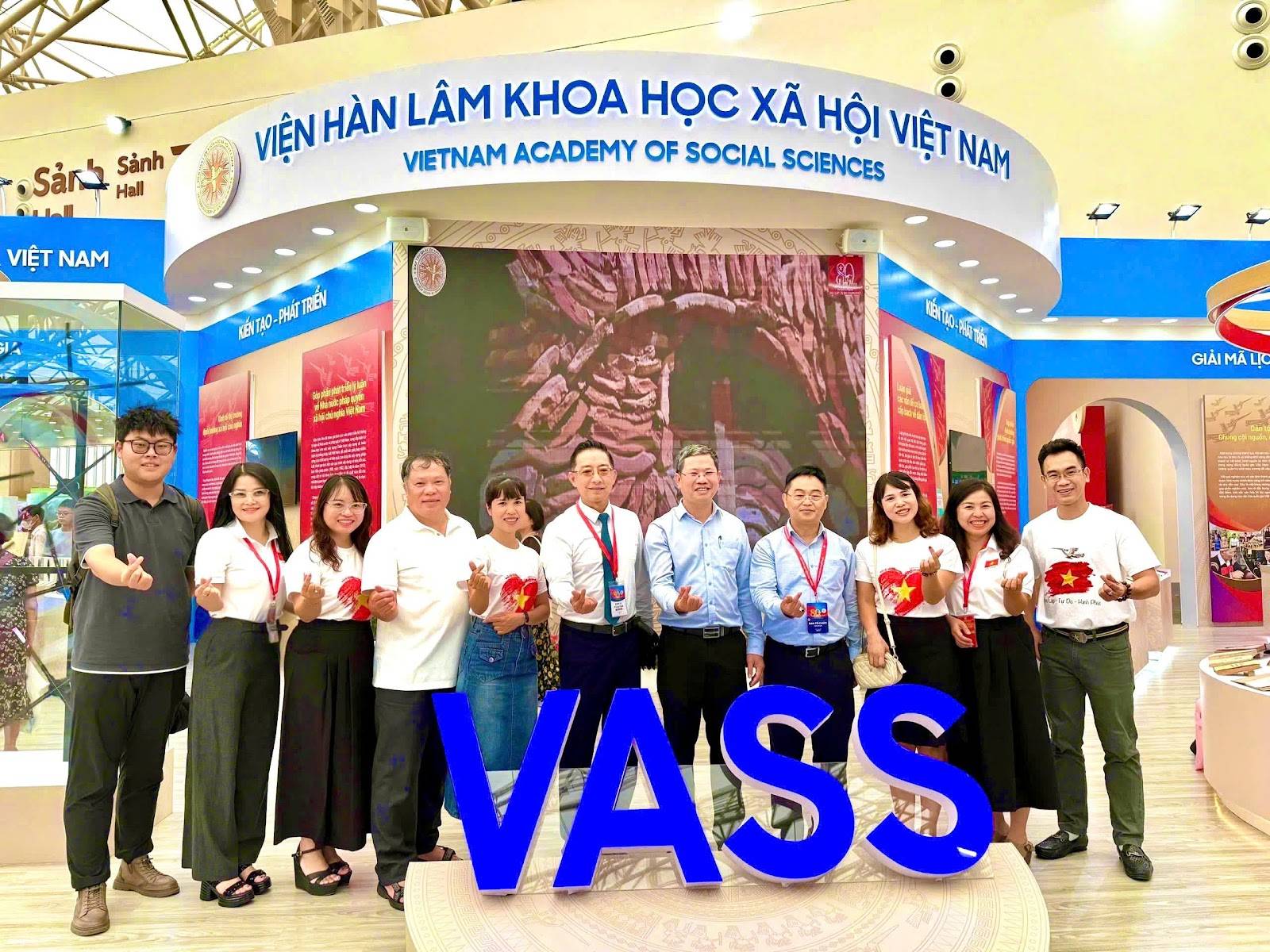 Hình ảnh: Nhà xuất bản và Tạp chí Khoa học xã hội góp phần lan tỏa tri thức tại Triển lãm 80 năm “Hành trình Độc lập - Tự do - Hạnh phúc” số 7