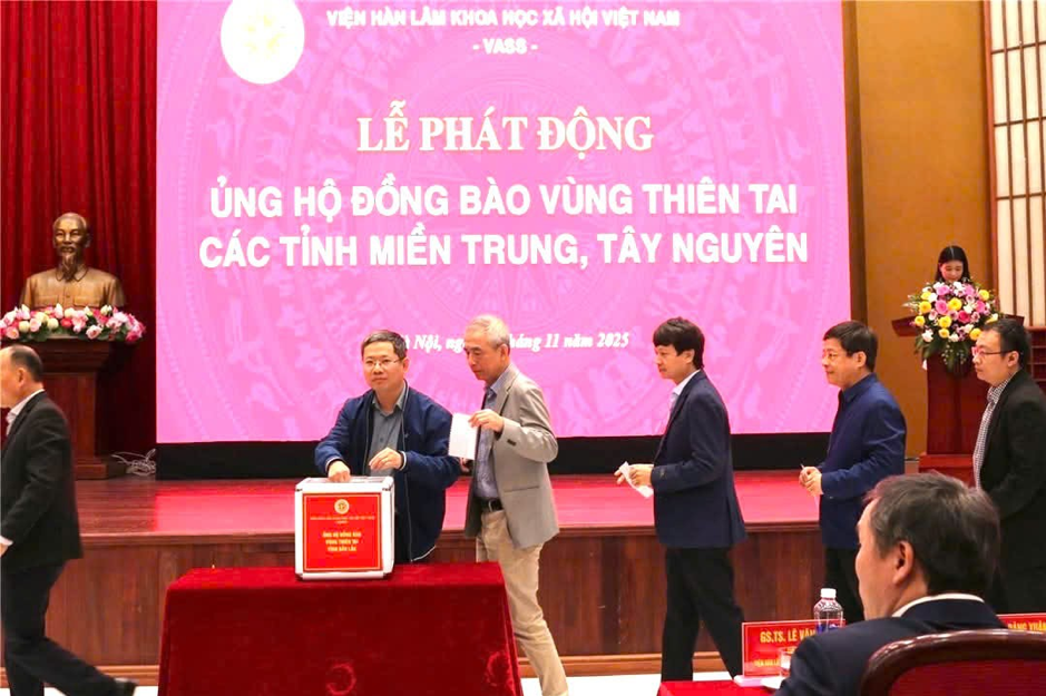 Nhà xuất bản và Tạp chí Khoa học xã hội phát động ủng hộ đồng bào vùng thiên tai